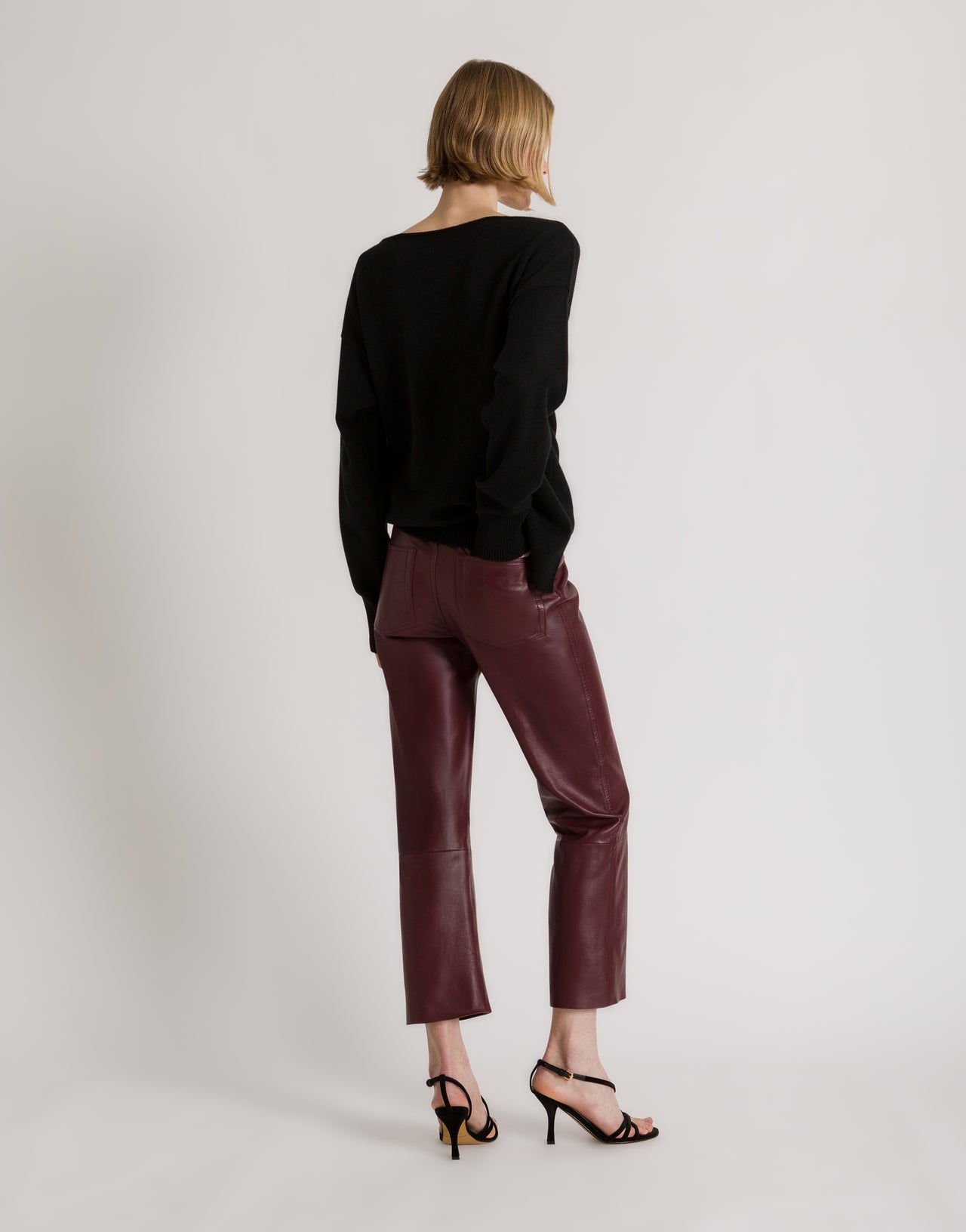 Pull en laine, soie et cachemire avec broche fleur Noir Alberta Ferretti Boutique Online 3
