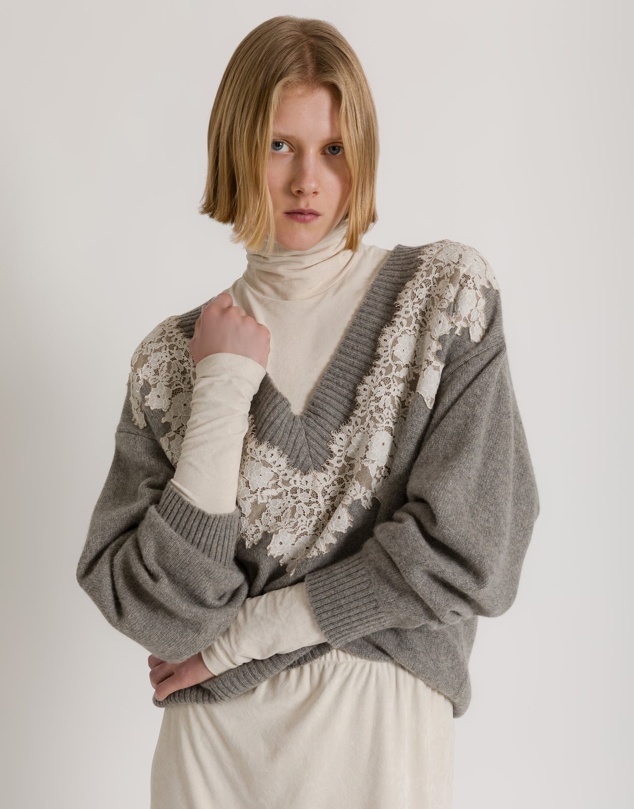 Cashmere V-neck sweater with lace insert Grey Alberta Ferretti Boutique Online 4