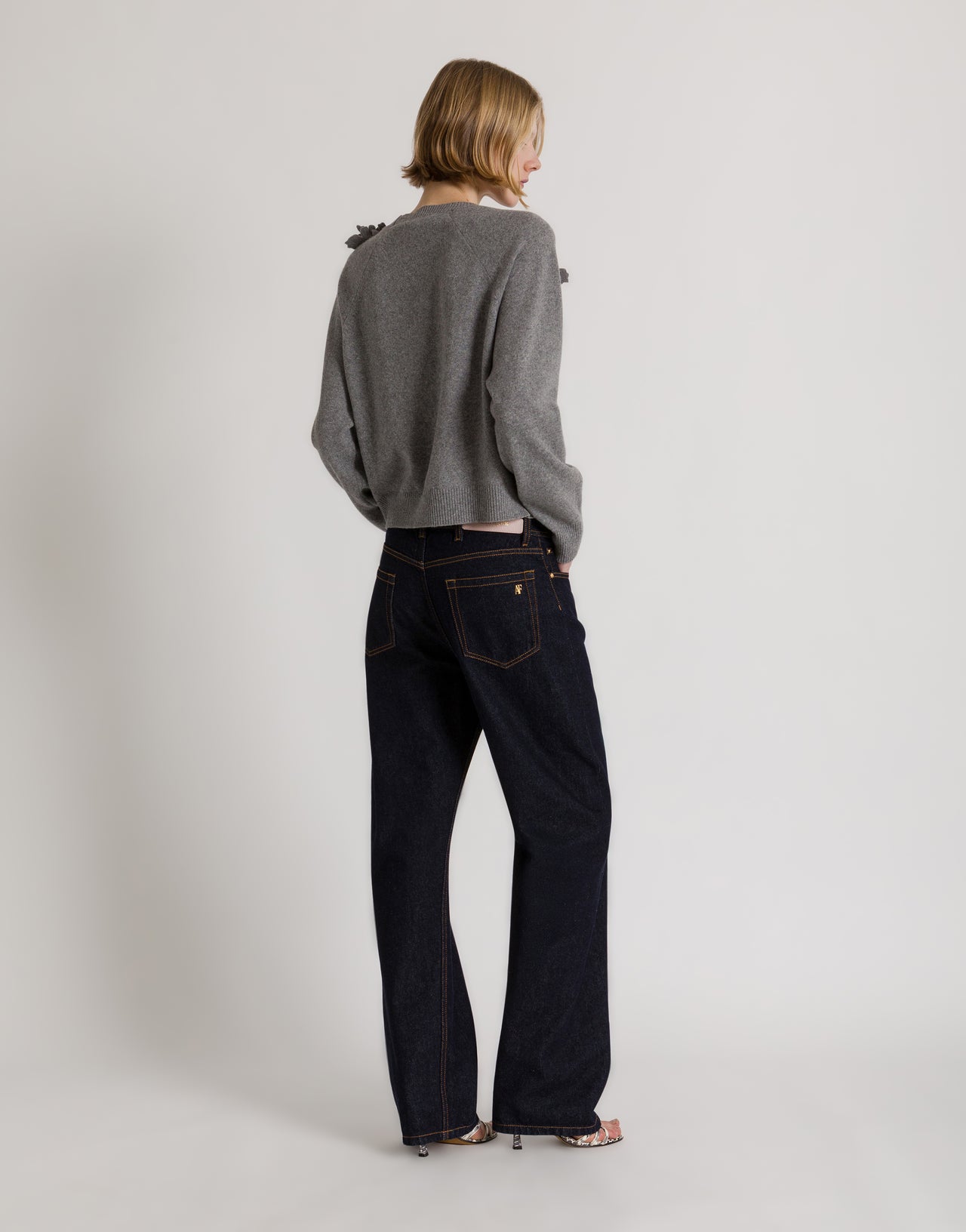 Suéter de lana con flores bordadas en relieve Gris Alberta Ferretti Boutique Online 3