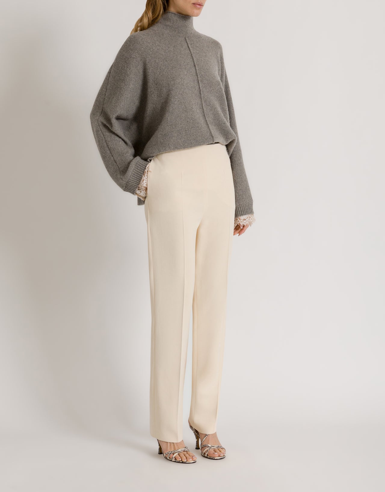 Kaschmirpullover mit kontrastierenden Spitzenmanschetten Grau Alberta Ferretti Boutique Online 2