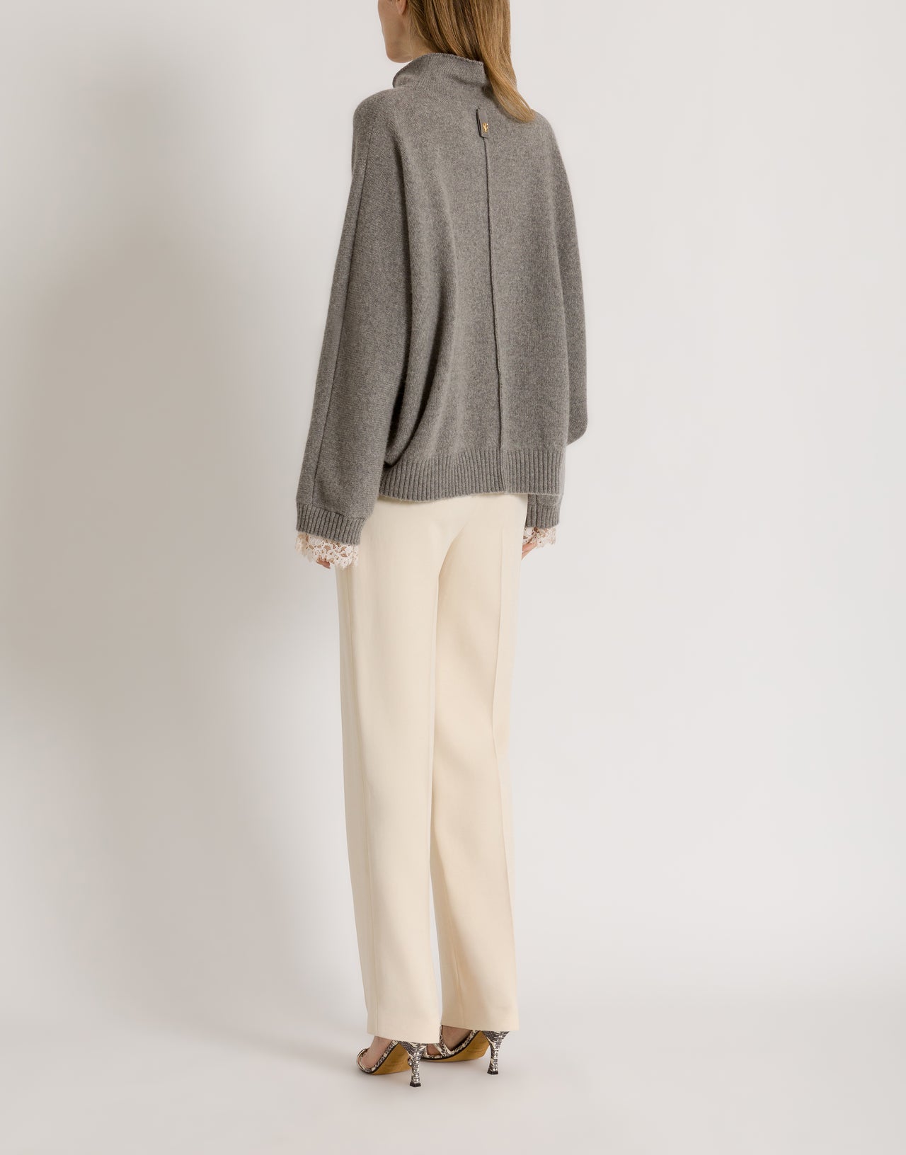 Kaschmirpullover mit kontrastierenden Spitzenmanschetten Grau Alberta Ferretti Boutique Online 3
