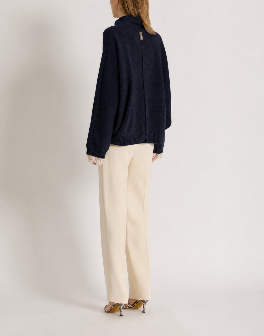 Kaschmirpullover mit kontrastierenden Spitzenmanschetten 蓝色 Alberta Ferretti Boutique Online 3
