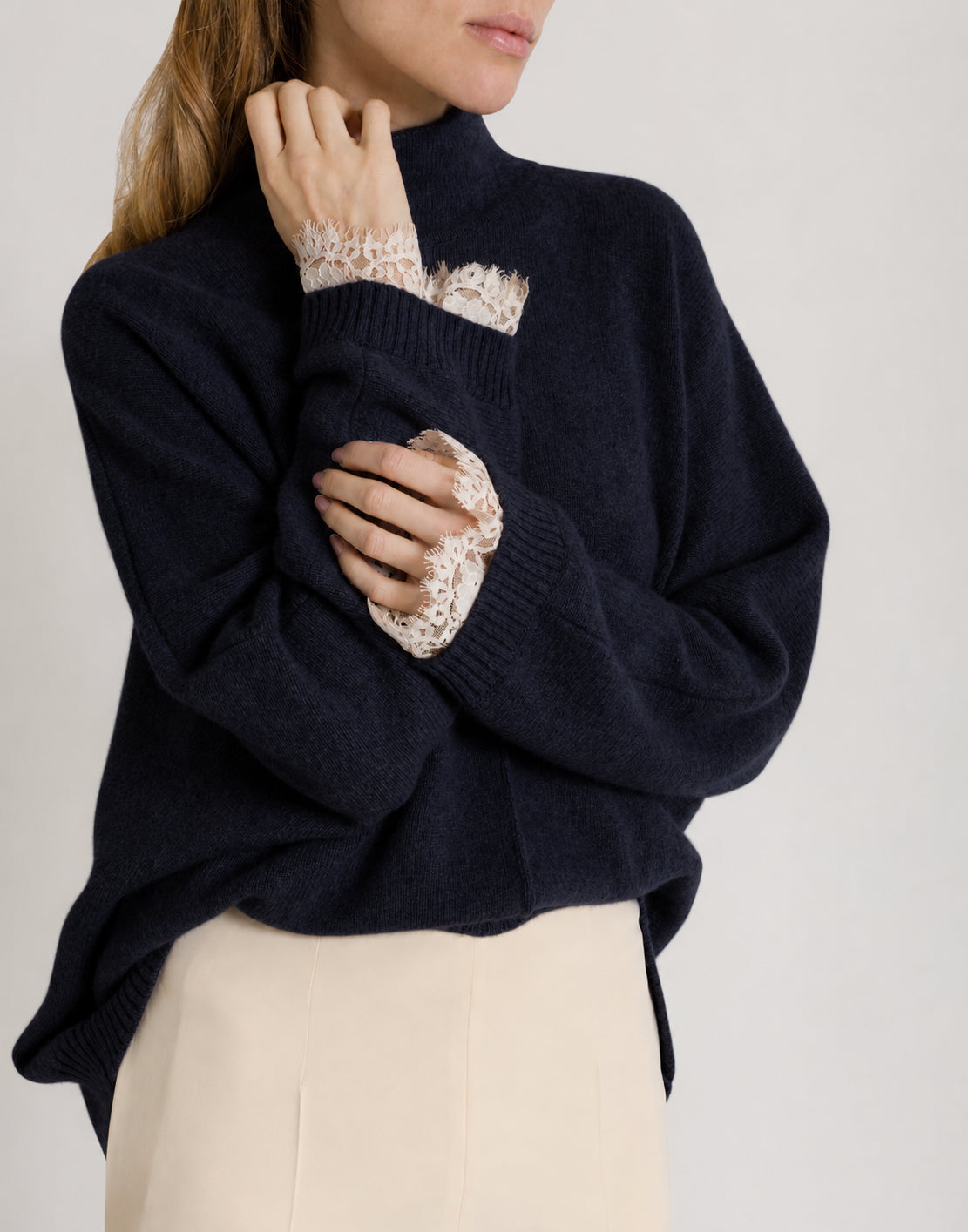 Kaschmirpullover mit kontrastierenden Spitzenmanschetten 蓝色 Alberta Ferretti Boutique Online 4