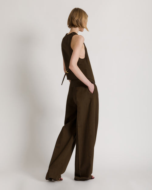 Tailored vest with asymmetrical closure