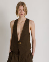 Tailored vest with asymmetrical closure