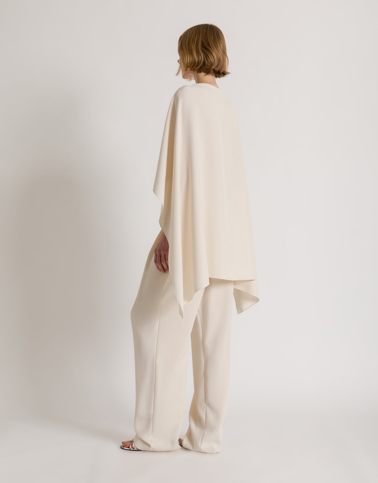 High-low fluid asymmetric cape Ivory Alberta Ferretti Boutique Online 3