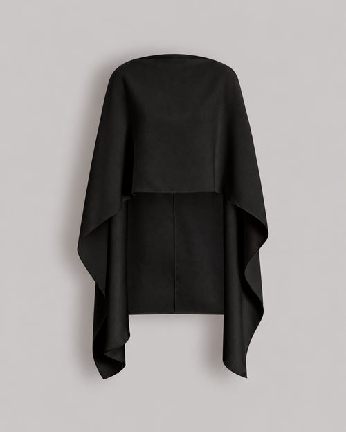 Fließendes asymmetrisches High-Low-Cape