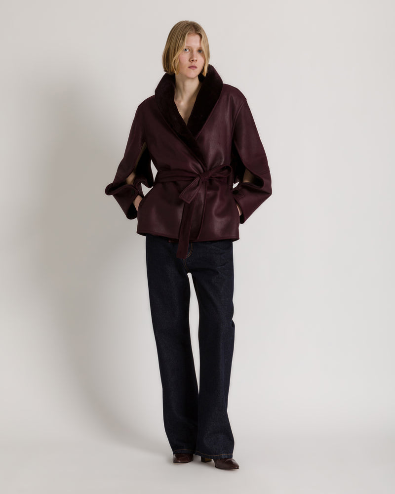 Kurzer Wende-Lammfellmantel mit geschlitzten Ärmeln Violett Alberta Ferretti Boutique Online 1