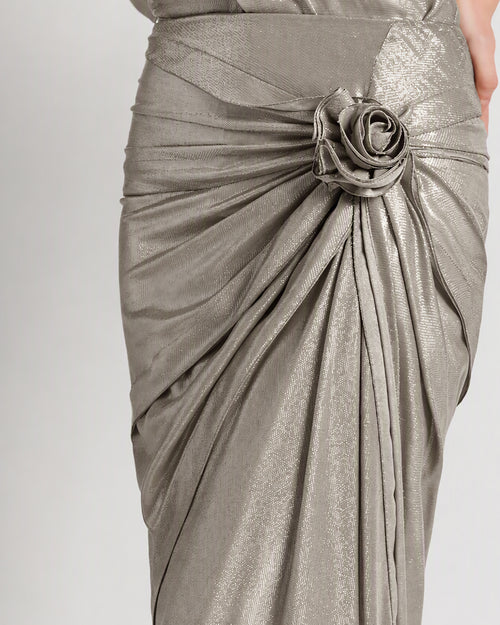Jupe longue drapée en Lurex avec rose 
