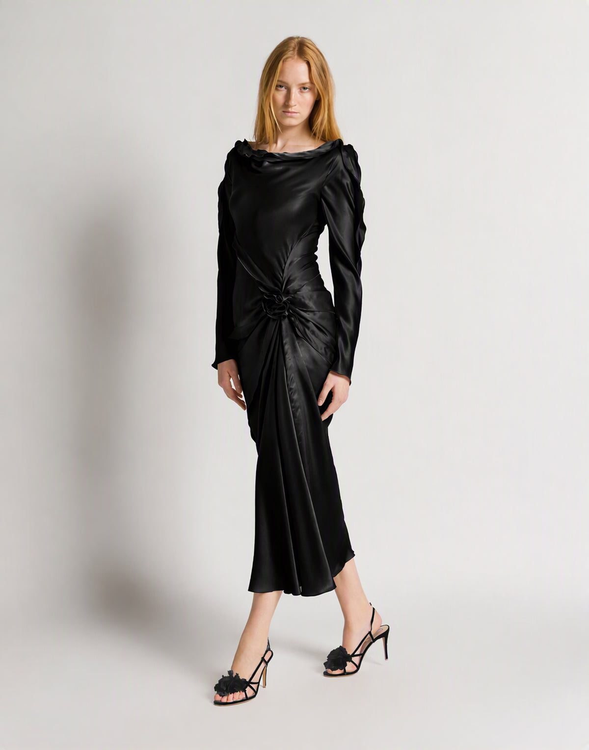 Robe longue en satin brillant avec rose et drapés Noir Alberta Ferretti Boutique Online 2