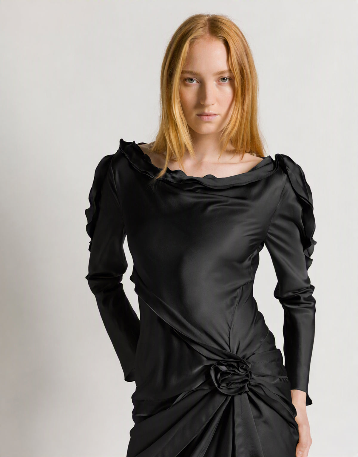 Robe longue en satin brillant avec rose et drapés Noir Alberta Ferretti Boutique Online 4