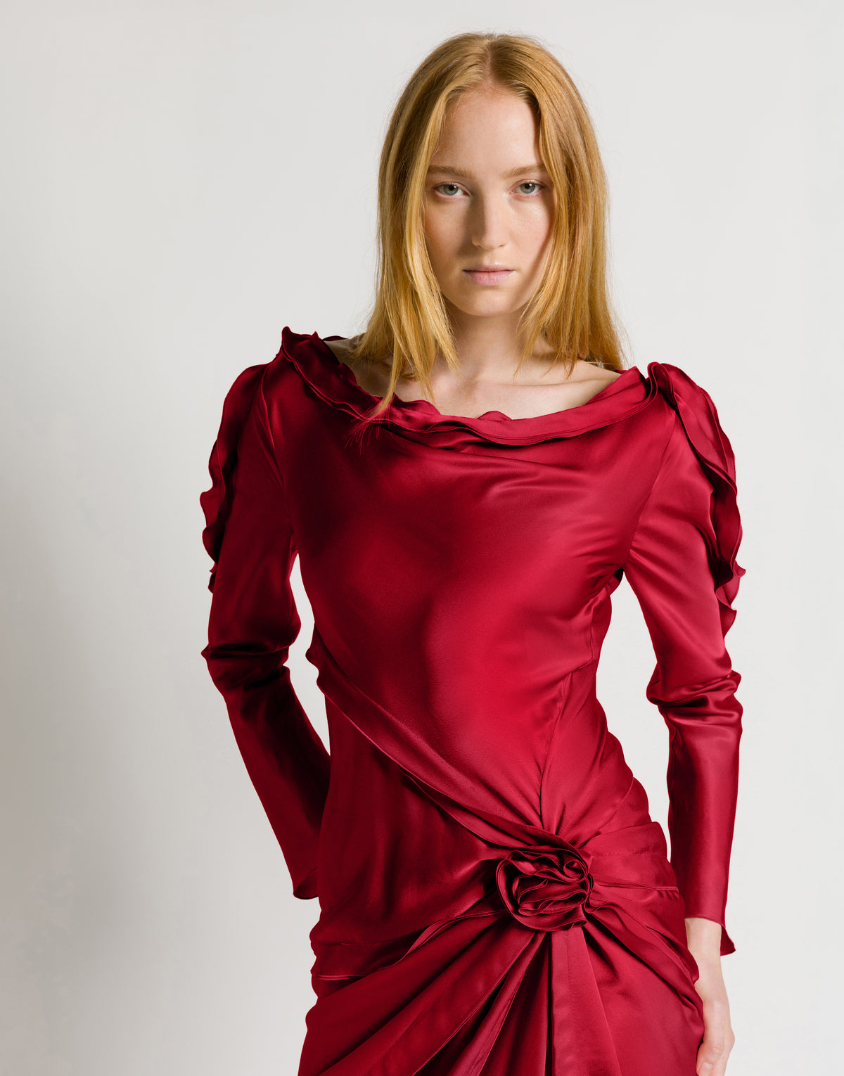 Robe longue en satin brillant avec rose et drapés Rouge Alberta Ferretti Boutique Online 4
