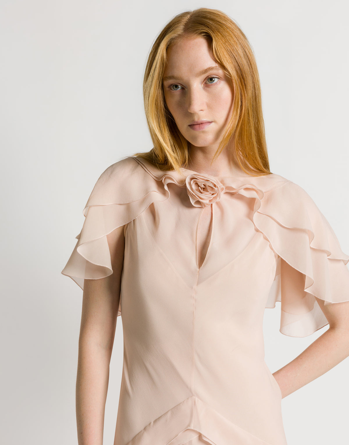 Langes Kleid aus Seidengeorgette mit Stoffrose und Cape-Ärmeln 粉红色 Alberta Ferretti Boutique Online 3