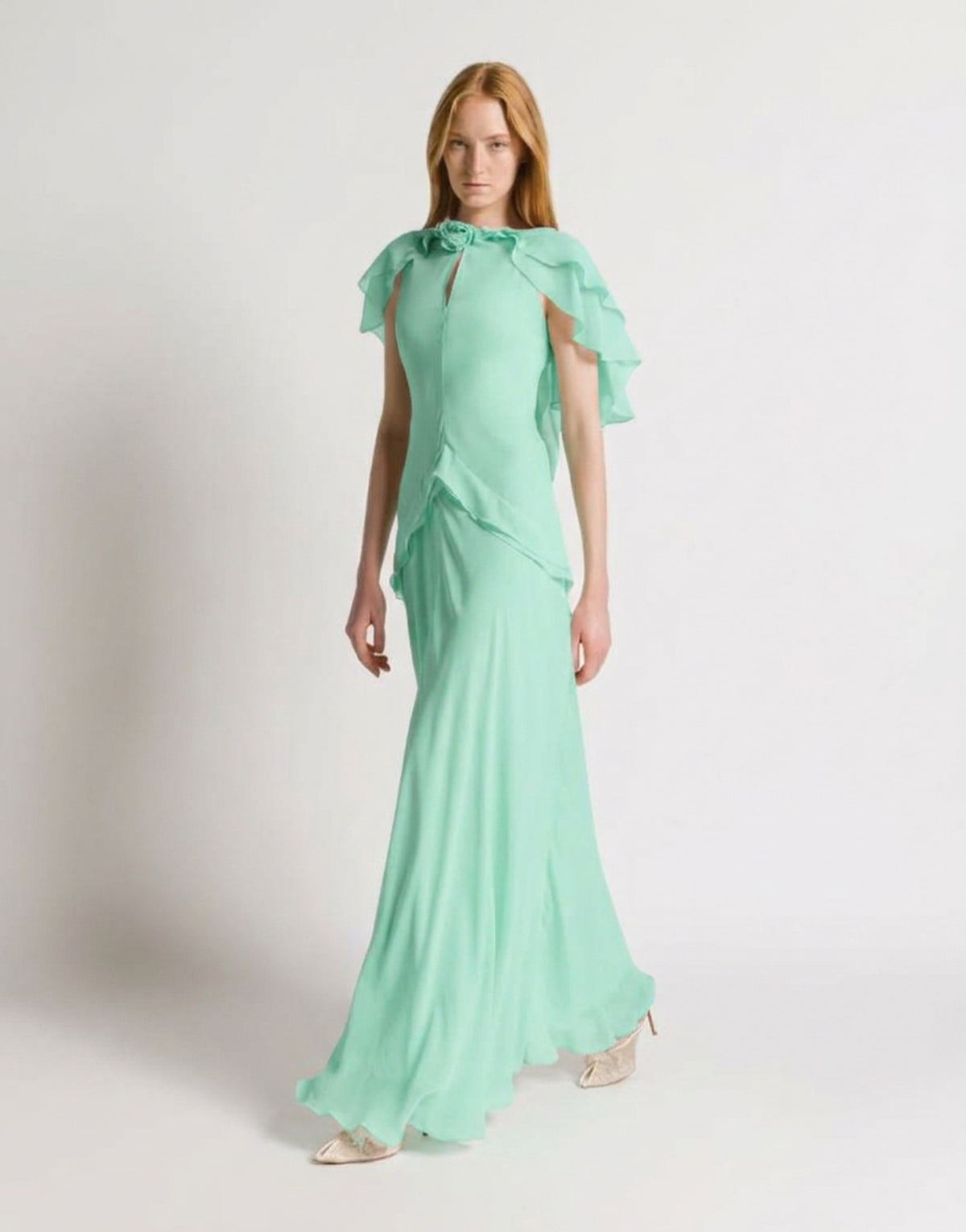 Vestido largo de georgette de seda con rosa aplicada y mangas capa Azul Alberta Ferretti Boutique Online 2