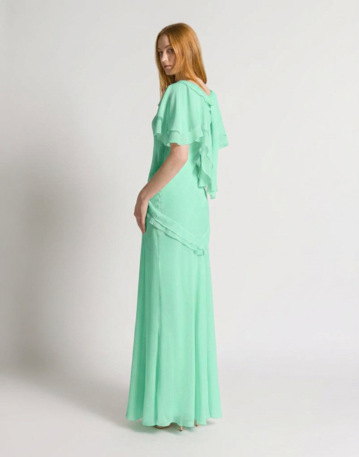 Vestido largo de georgette de seda con rosa aplicada y mangas capa Azul Alberta Ferretti Boutique Online 3