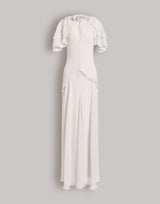 Langes Kleid aus Seidengeorgette mit Stoffrose und Cape-Ärmeln