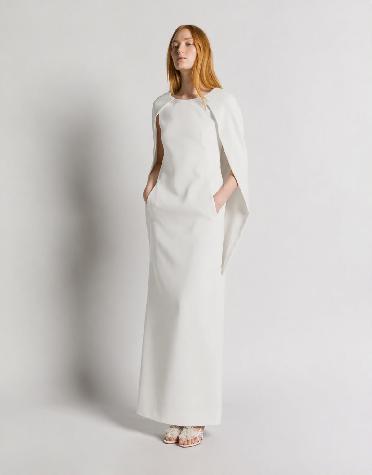 Robe Longue avec Cape et Détail en Dentelle Blanc Alberta Ferretti Boutique Online 1