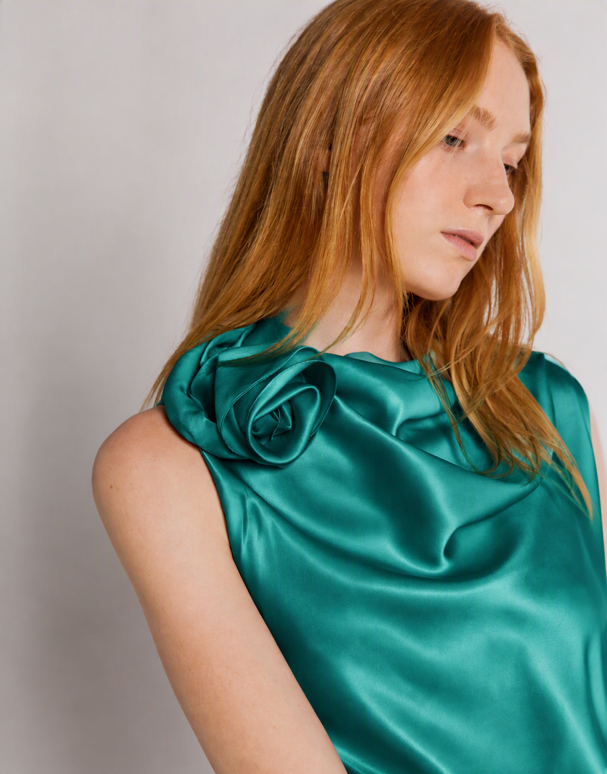 Top in satin con dettaglio rosa Verde Alberta Ferretti Boutique Online 4