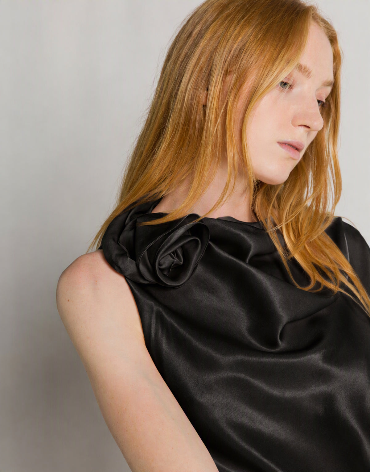 Top in satin con dettaglio rosa Nero Alberta Ferretti Boutique Online 4